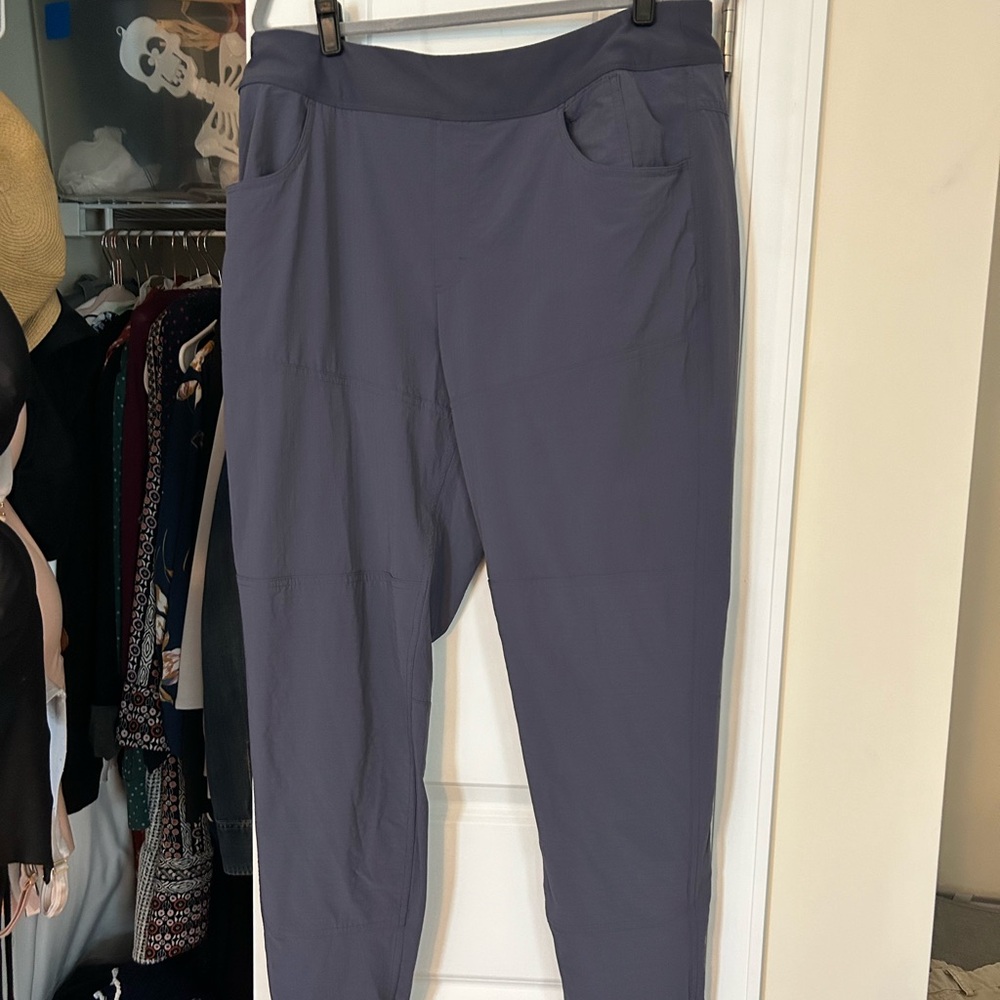 REI Women’s Lightweight straight Leg Pant